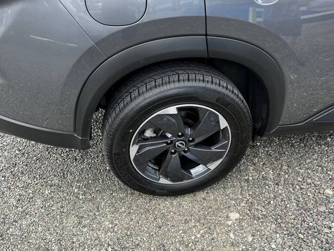 Used 2024 Nissan Rogue SV AWD/4WD image 3
