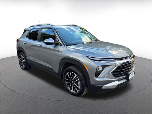 Used 2025 Chevrolet TrailBlazer LT image 1