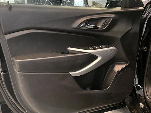 Used 2024 Chevrolet Trax RS image 9