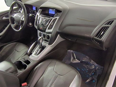 Used 2014 Ford Focus SE w/ Equipment Group 201A image 25
