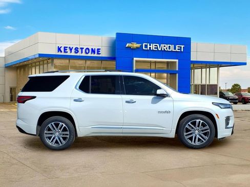 Used 2023 Chevrolet Traverse High Country w/ LPO, Floor Liner Package AWD/4WD image 8