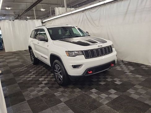 Used 2017 Jeep Grand Cherokee Trailhawk AWD/4WD image 4