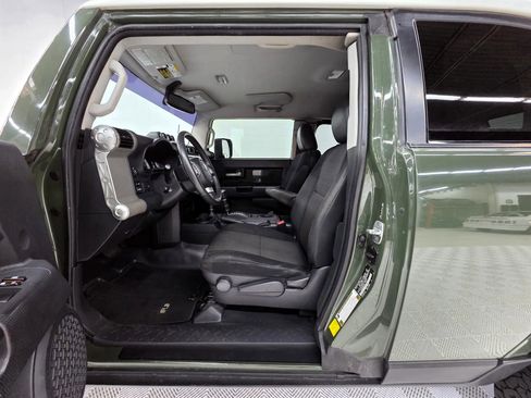 Used 2013 Toyota FJ Cruiser 4WD image 34