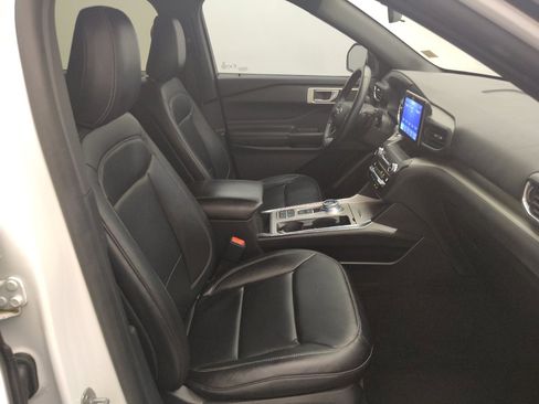 Used 2020 Ford Explorer XLT w/ Equipment Group 202A RWD image 21