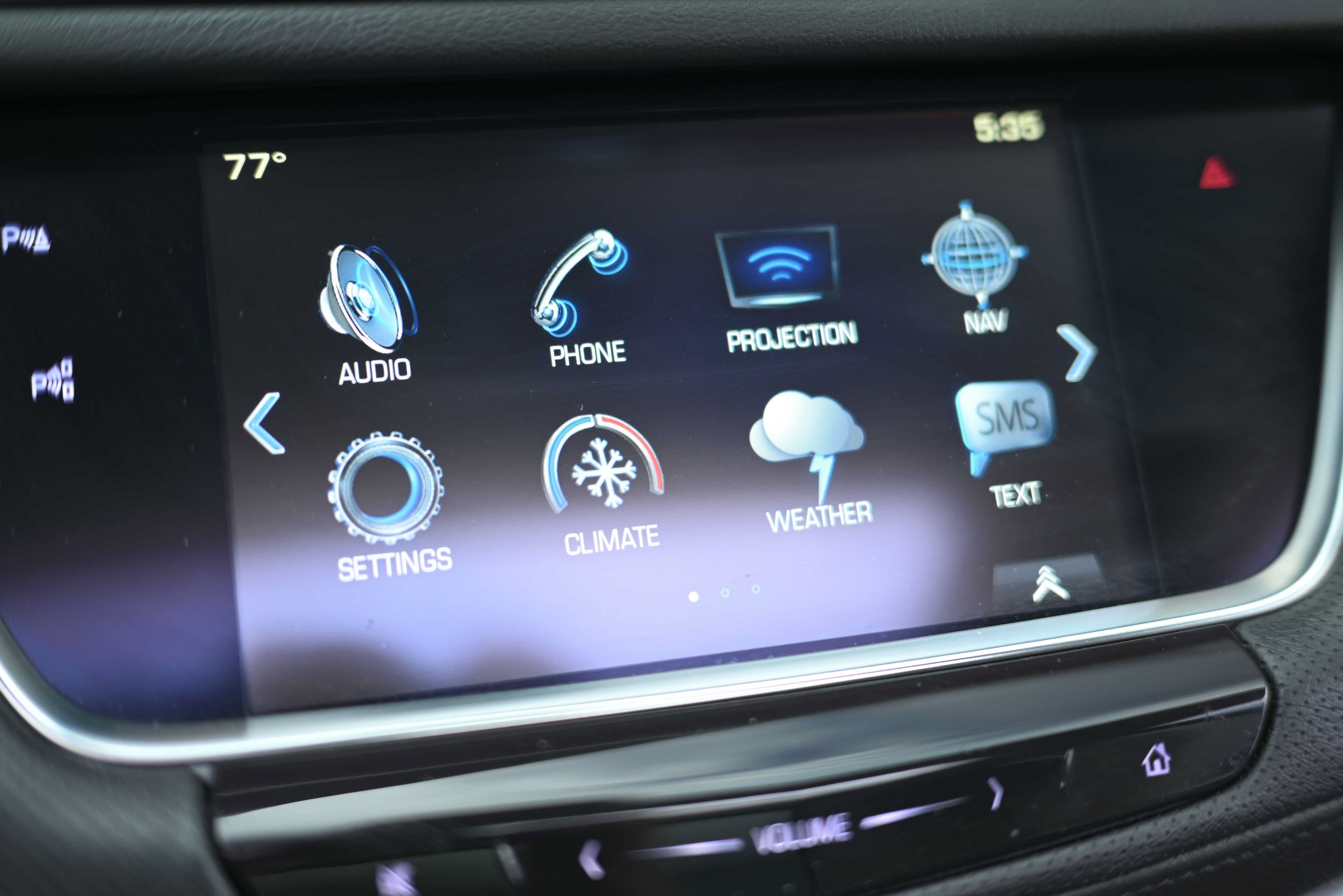 Used 2018 Cadillac XT5 Premium Luxury w/ Driver Assist Package FWD image 10