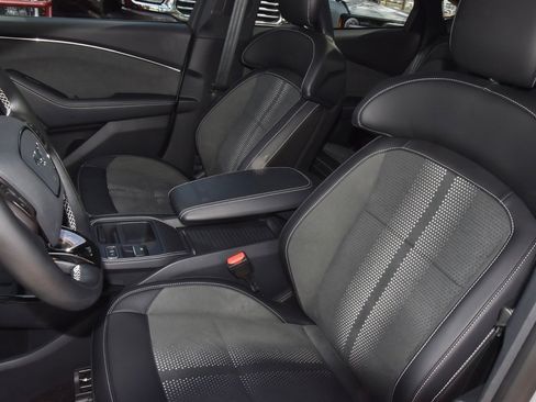 Certified 2025 Ford Mustang Mach-E GT image 32