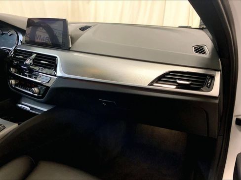 Used 2019 BMW 530i xDrive w/ M Sport Package image 18
