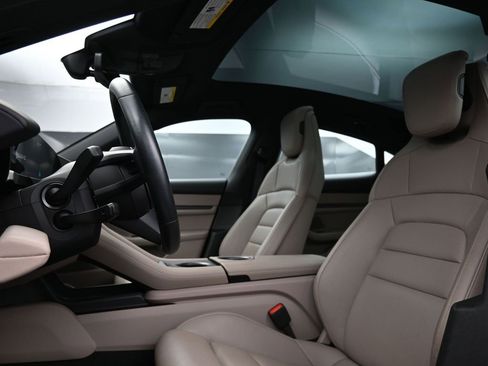Used 2025 Porsche Taycan image 5