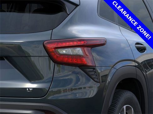 New 2025 Chevrolet Trax LT w/ Driver Confidence Package image 11