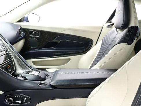 Used 2019 Aston Martin DB11 Coupe RWD image 23