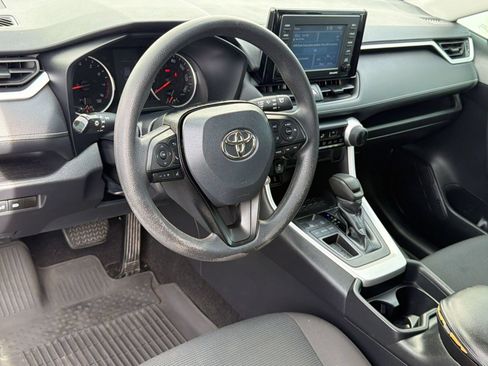 Used 2021 Toyota RAV4 LE FWD image 4