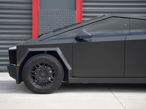 Used 2024 Tesla Cybertruck AWD Crew Cab image 11