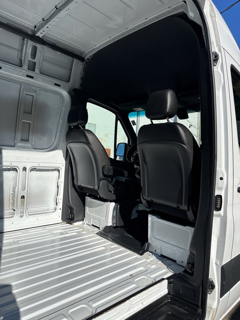 Used 2025 Mercedes-Benz Sprinter 2500 image 26