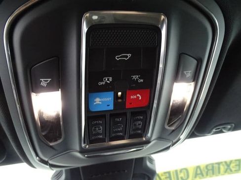 Used 2025 Jeep Wagoneer S Limited AWD/4WD image 12