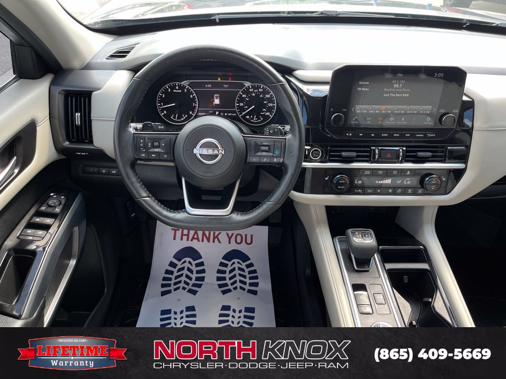 Used 2022 Nissan Pathfinder SL w/ SL Black Package AWD/4WD image 12