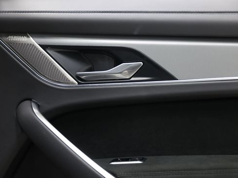 Used 2021 Jaguar F-PACE SVR image 67