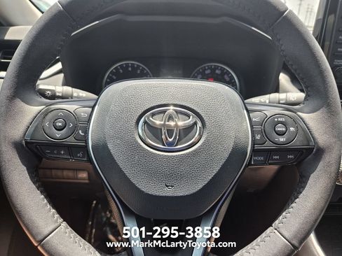 Used 2021 Toyota RAV4 XLE Premium AWD/4WD image 22