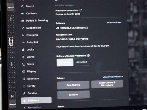 Used 2022 Tesla Model S AWD image 60