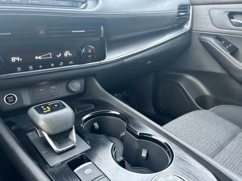 Used 2022 Nissan Rogue SV image 31