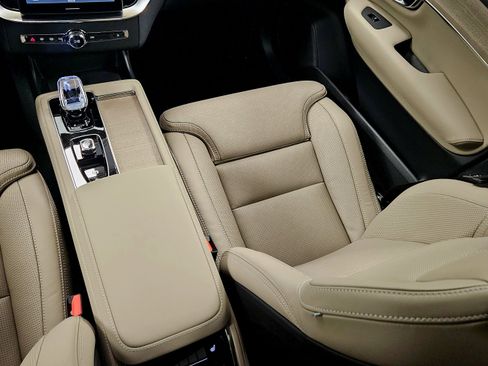 New 2026 Volvo XC90 T8 Ultra w/ Lounge Package AWD/4WD image 17