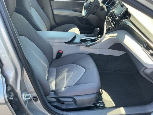 Used 2022 Toyota Camry LE w/ Convenience Package FWD image 31