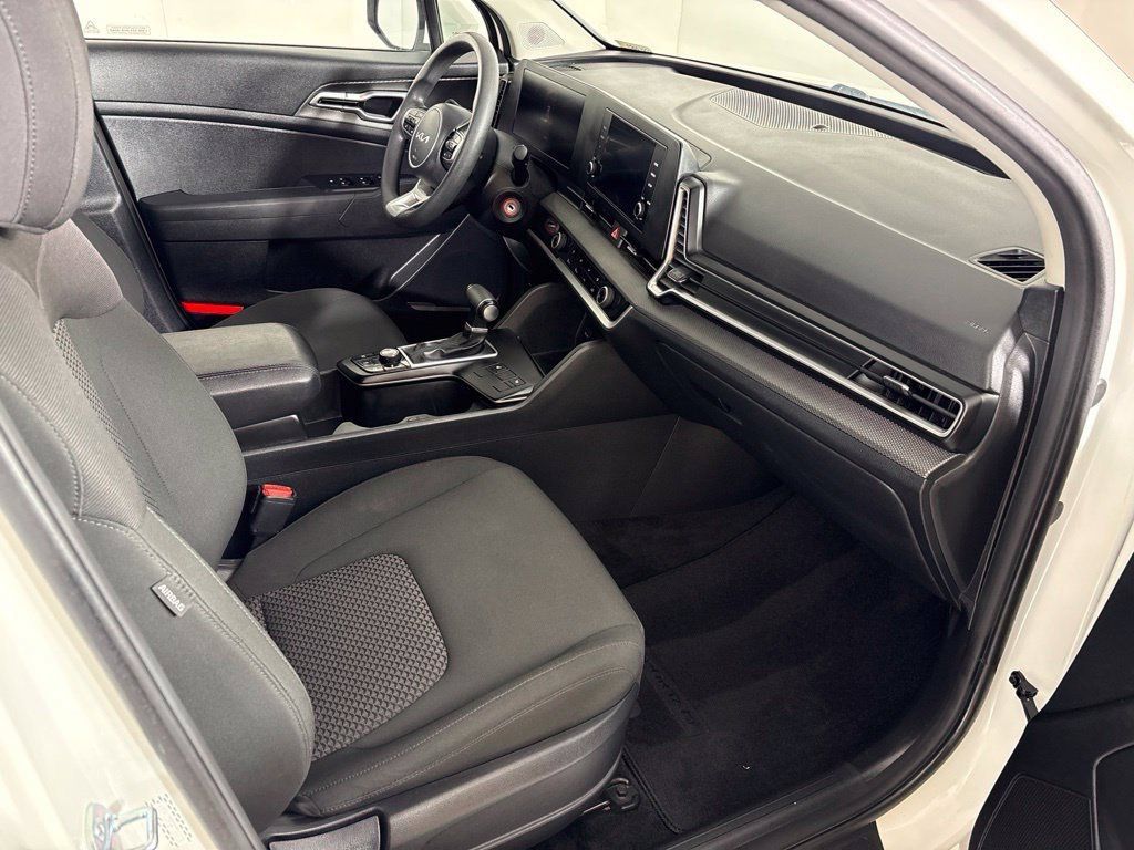 Used 2024 Kia Sportage LX AWD/4WD image 16