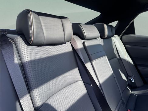 Used 2026 Toyota Crown Platinum image 18