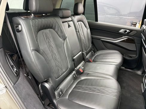 Used 2024 BMW X7 xDrive40i w/ Executive Package image 28