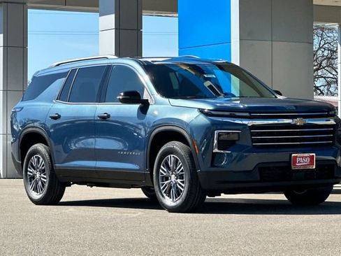 New 2026 Chevrolet Traverse LT image 2