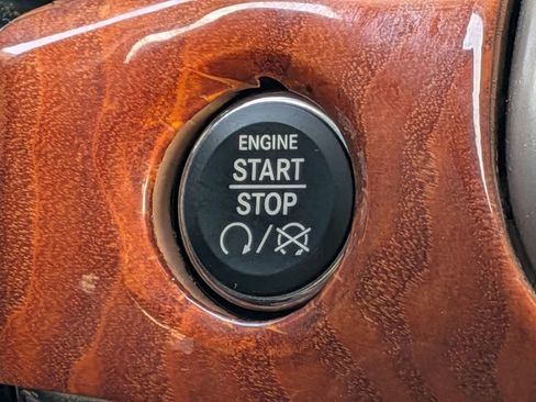 Used 2013 Jeep Grand Cherokee Overland w/ Advance Technology Group image 15