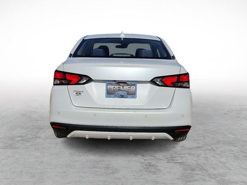 Used 2022 Nissan Versa SV image 9