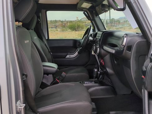 Used 2018 Jeep Wrangler Unlimited Sahara image 29