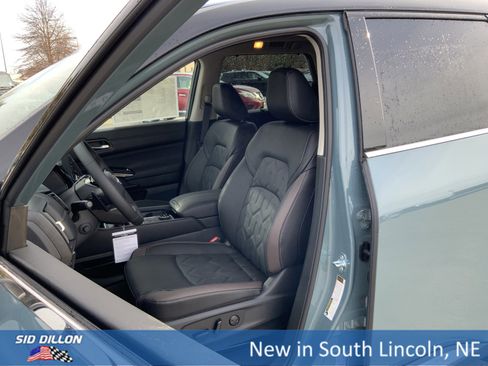 New 2026 Nissan Pathfinder Platinum image 9