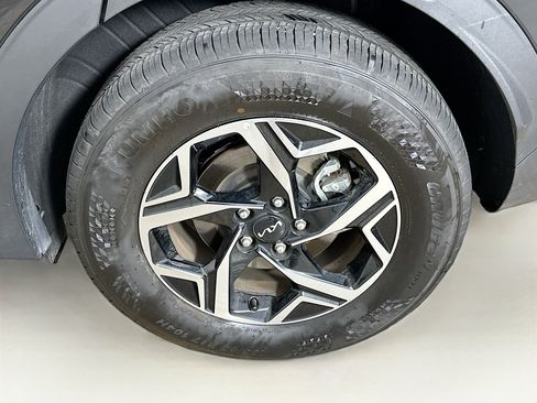 Used 2025 Kia Sportage LX image 11