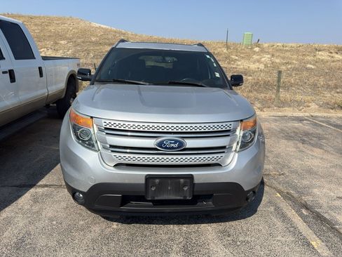 Used 2015 Ford Explorer XLT w/ Equipment Group 202B AWD/4WD image 2
