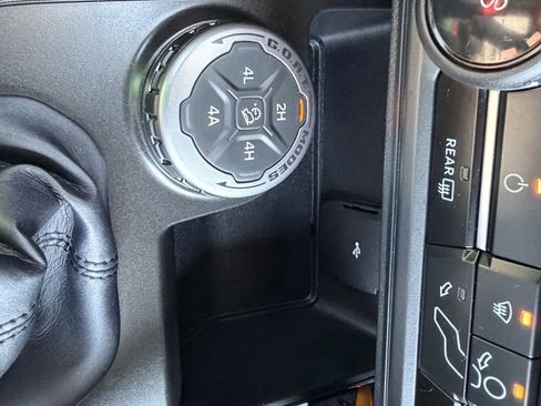 Used 2023 Ford Bronco Badlands image 20