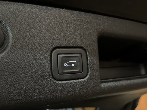 Used 2020 Chevrolet Equinox Premier image 12