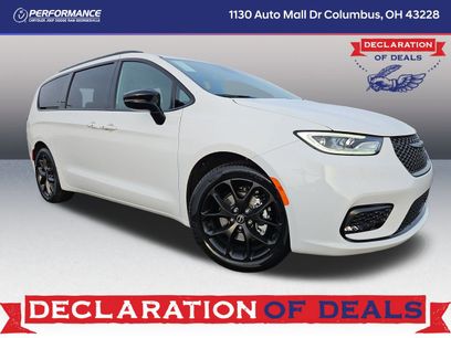 New 2026 Chrysler Pacifica Select w/ S Appearance Package