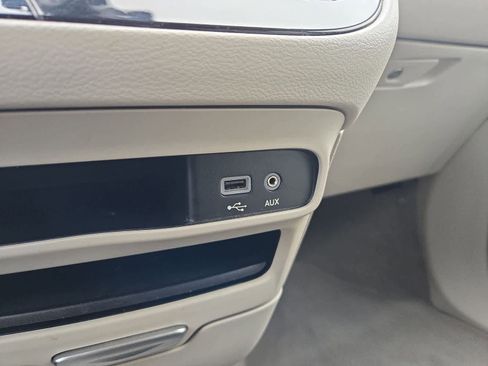 Used 2018 Chrysler Pacifica Touring-L image 28