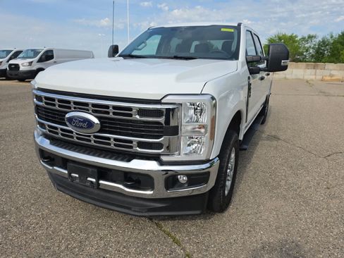Used 2025 Ford F250 XLT w/ FX4 Off-Road Package AWD/4WD image 2
