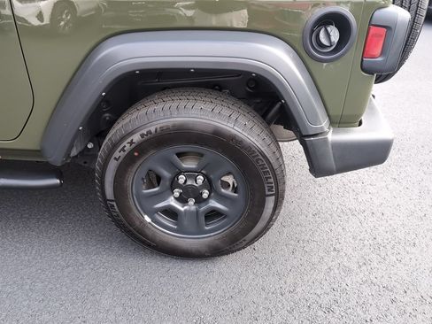 Used 2023 Jeep Wrangler Sport AWD/4WD image 12