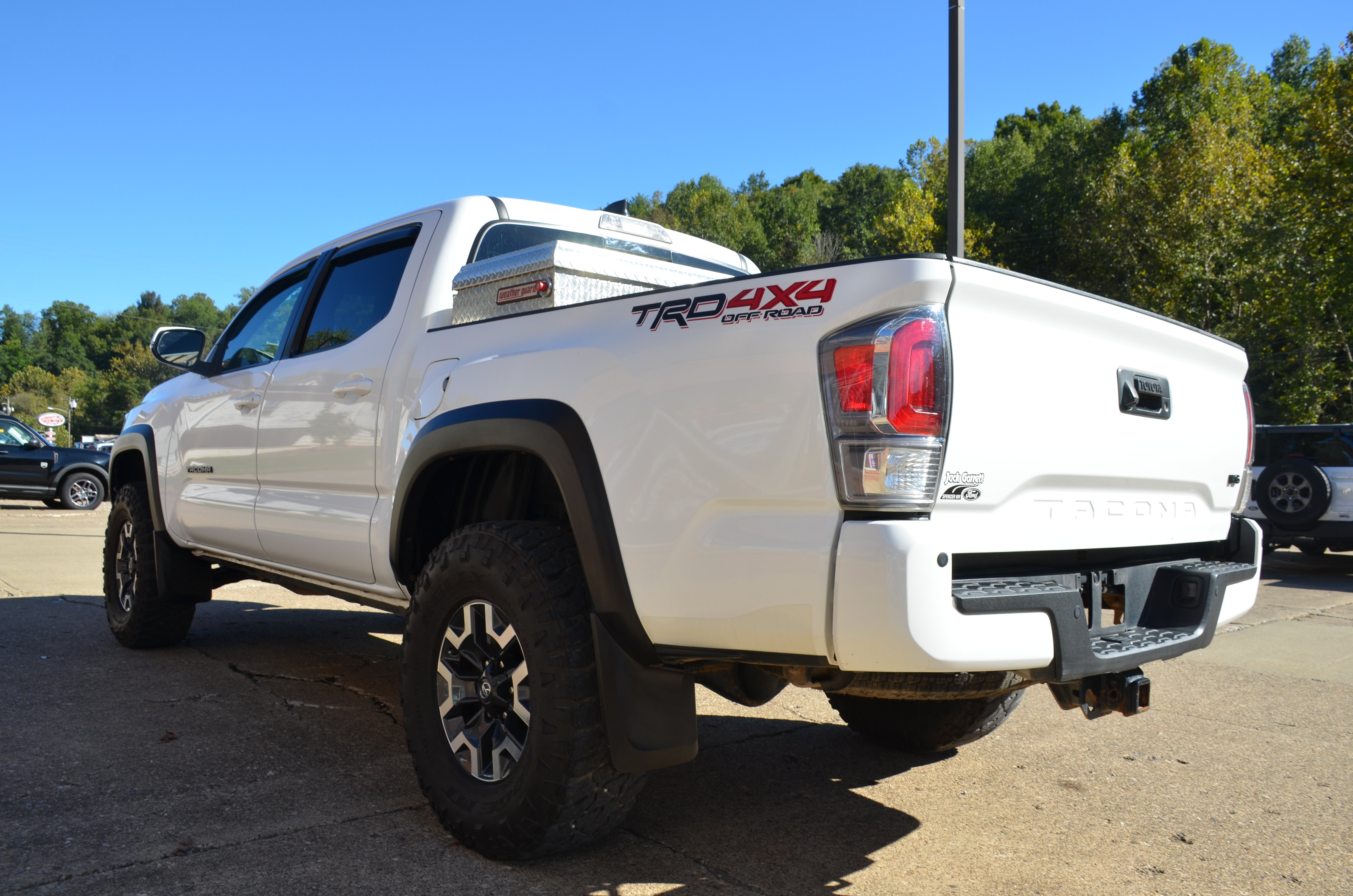 Used 2023 Toyota Tacoma TRD Off-Road w/ Technology Package AWD/4WD image 2