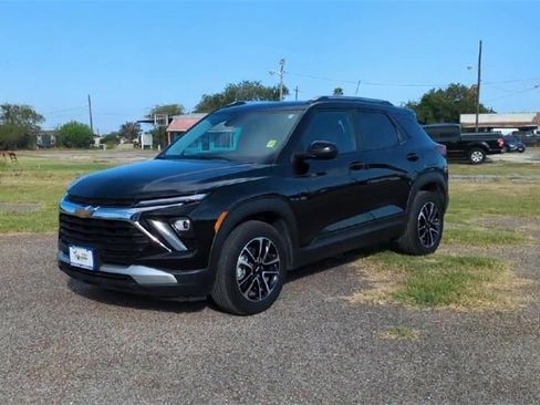 Used 2024 Chevrolet TrailBlazer LT w/ Driver Confidence Package image 4
