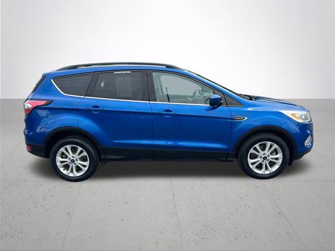 Used 2017 Ford Escape SE w/ Equipment Group 201A AWD/4WD image 6