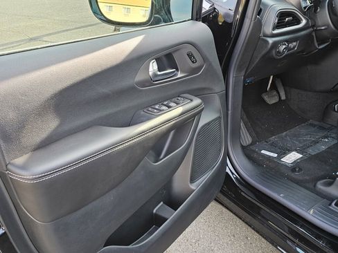 New 2026 Chrysler Pacifica Select image 20