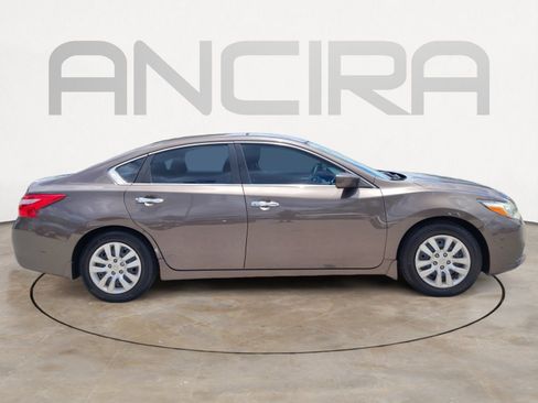 Used 2016 Nissan Altima 2.5 S w/ Interior Lighting Package FWD image 14