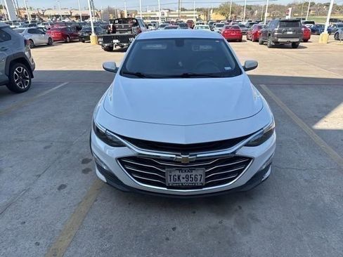 Used 2022 Chevrolet Malibu LT image 2