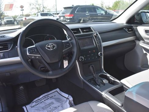 Used 2017 Toyota Camry SE image 18