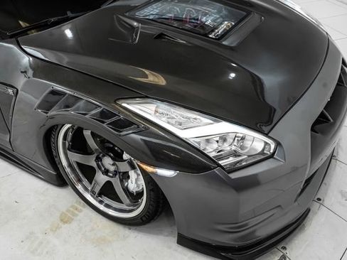 Used 2010 Nissan GT-R Premium image 16