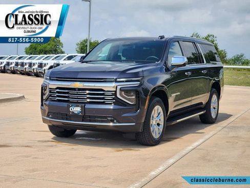Used 2025 Chevrolet Suburban Premier RWD image 6